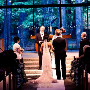 Церемония проведения бракосочетания в церкви